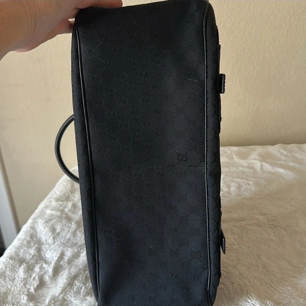 🚫SOLD🚫 | Gucci | Black Canvas GG Shoulder Tote W/ Leather Detail - Picture 4 of 17